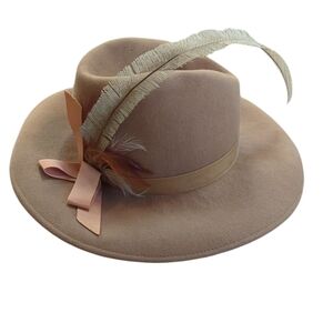 Vintage,Bollman & Co, Camel Color Doeskin Felt Wool Hat With Feather And Bow